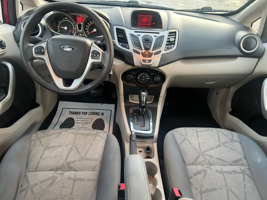 2013 Ford Fiesta SE photo