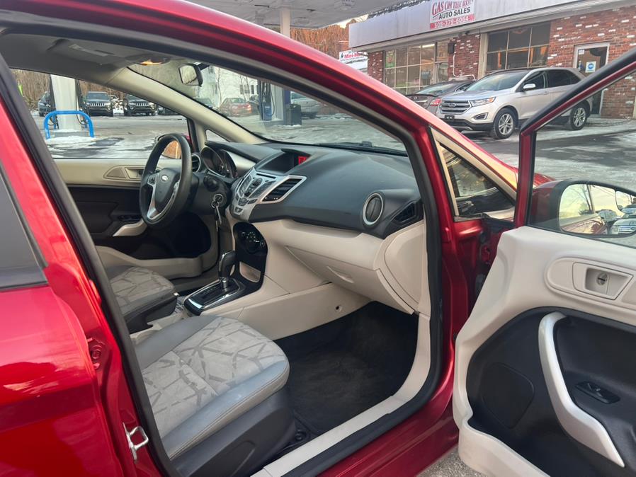 2013 Ford Fiesta SE photo