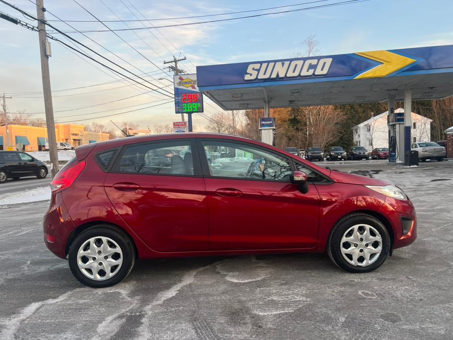 2013 Ford Fiesta SE photo