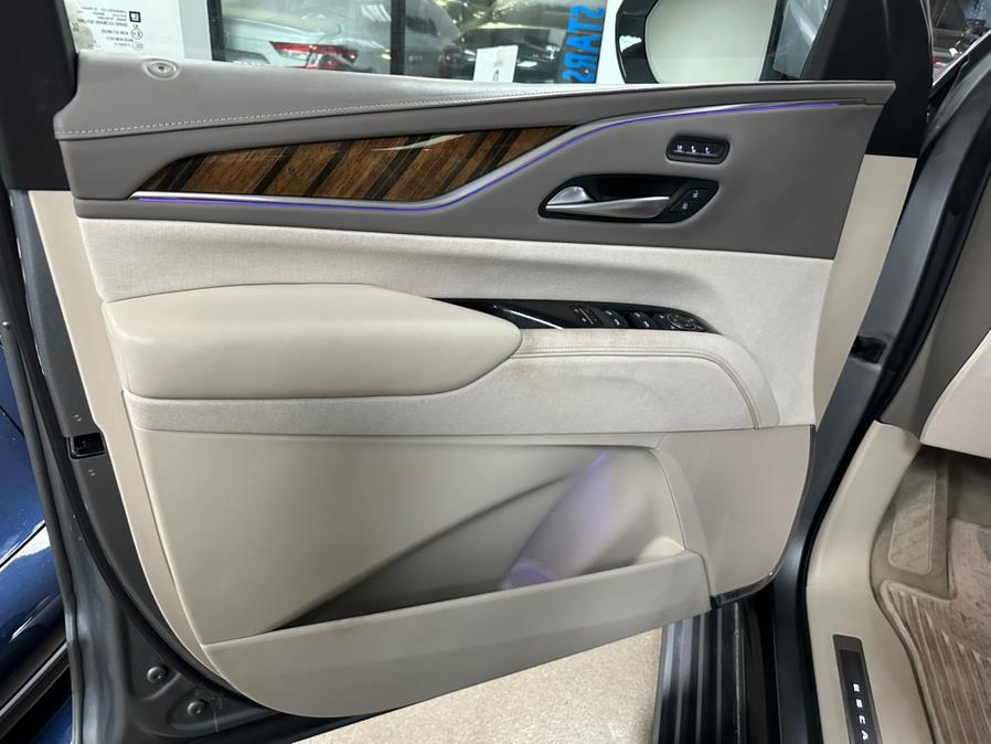 2023 Cadillac Escalade 4WD 4dr Sport Platinum photo