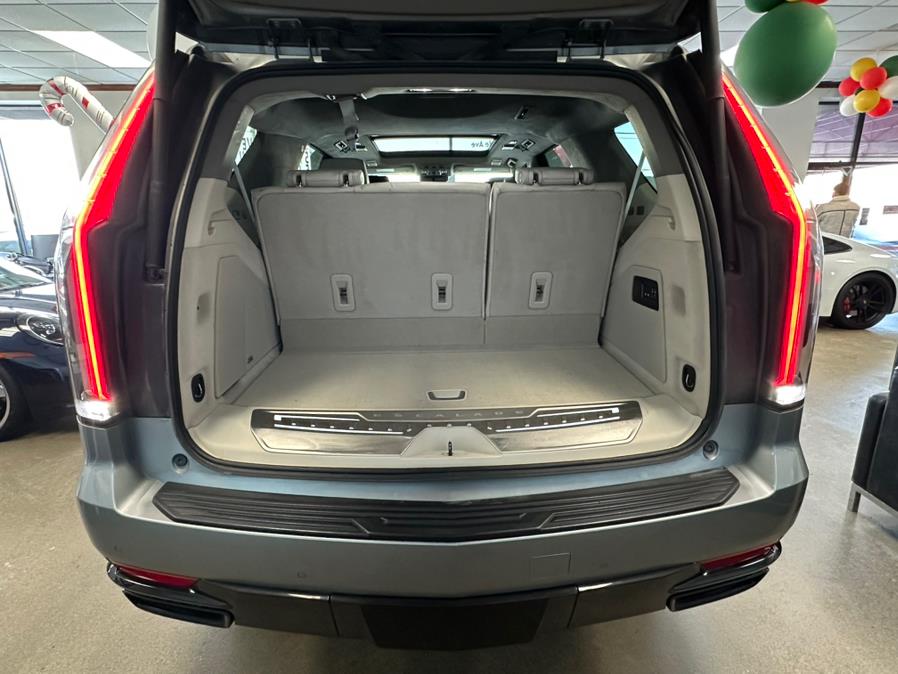 2023 Cadillac Escalade 4WD 4dr Sport Platinum photo