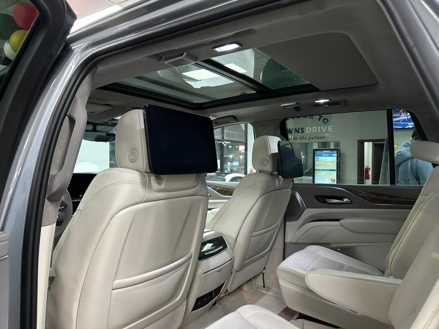 2023 Cadillac Escalade 4WD 4dr Sport Platinum photo