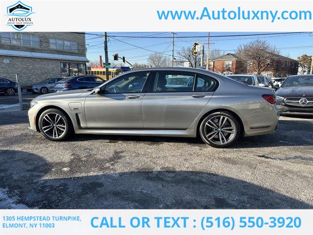2022 BMW 7-Series 745e xDrive photo