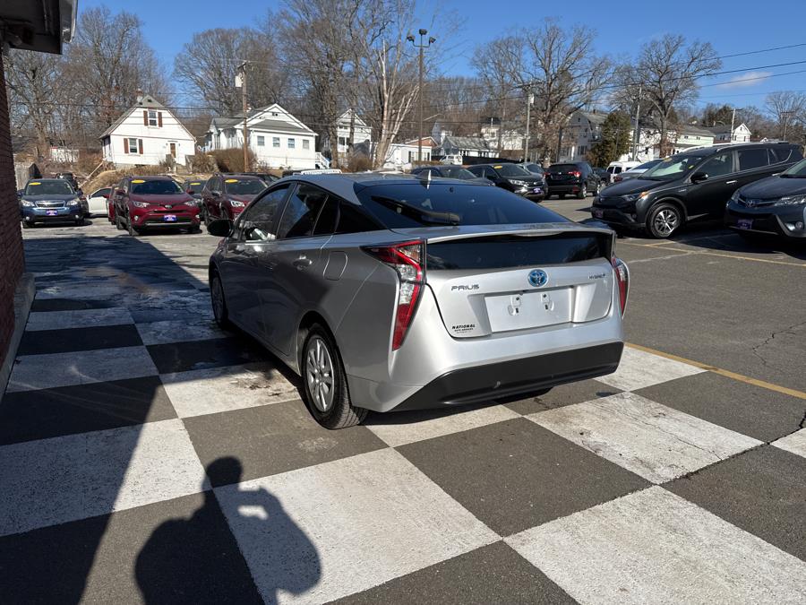 2016 Toyota Prius 5dr Hatchback Two photo