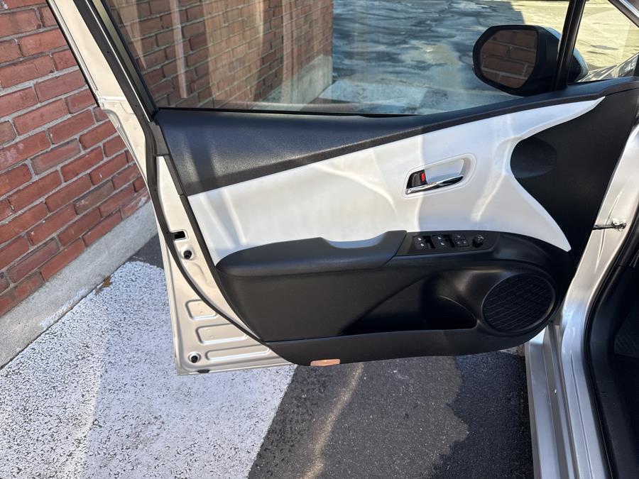 2016 Toyota Prius 5dr Hatchback Two photo