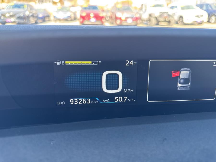 2016 Toyota Prius 5dr Hatchback Two photo