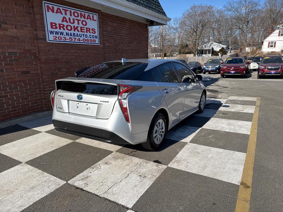 2016 Toyota Prius 5dr Hatchback Two photo