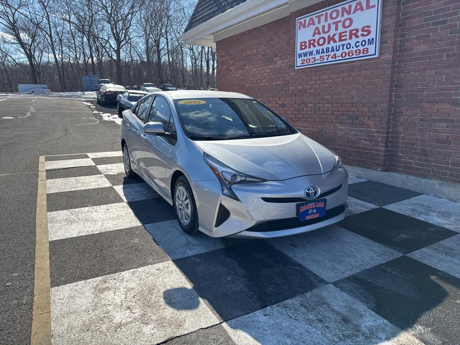 2016 Toyota Prius 5dr Hatchback Two photo