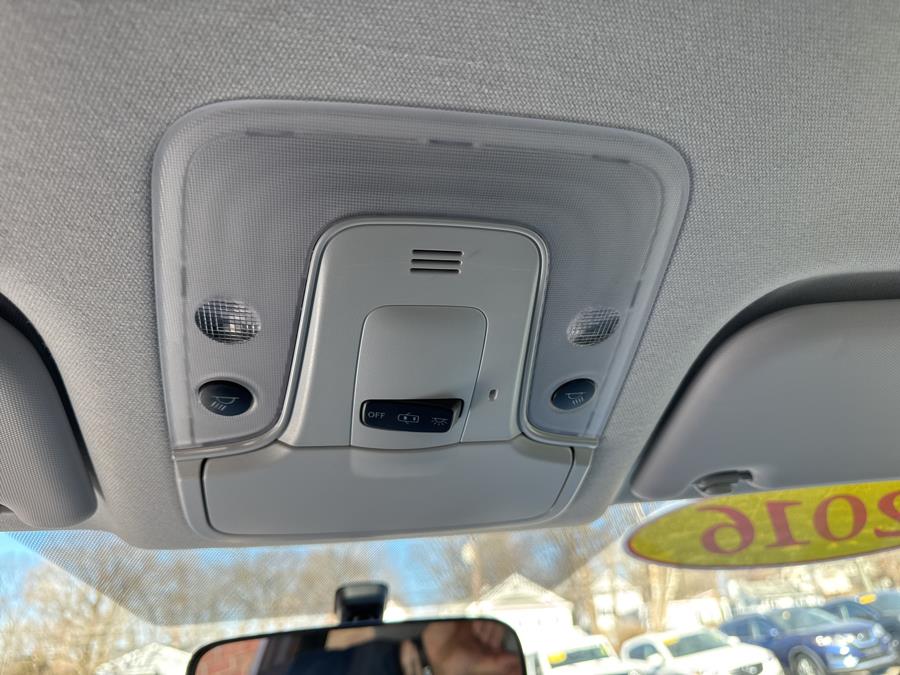 2016 Toyota Prius 5dr Hatchback Two photo