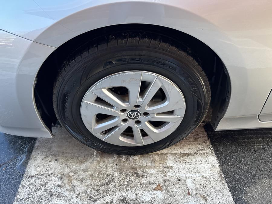 2016 Toyota Prius 5dr Hatchback Two photo