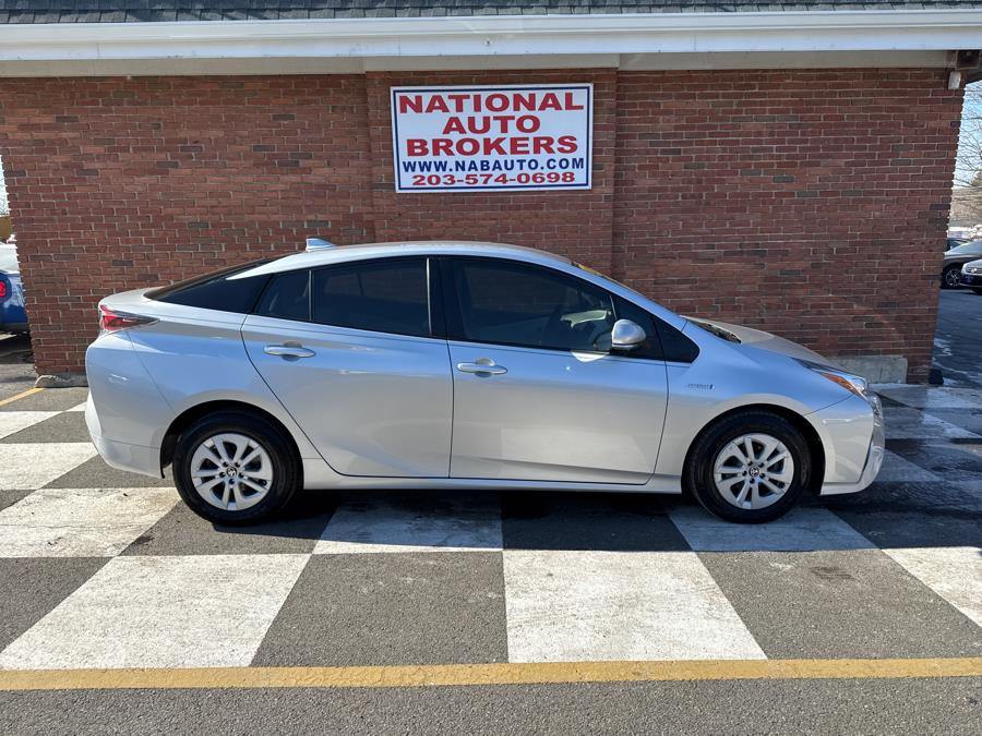 2016 Toyota Prius 5dr Hatchback Two photo
