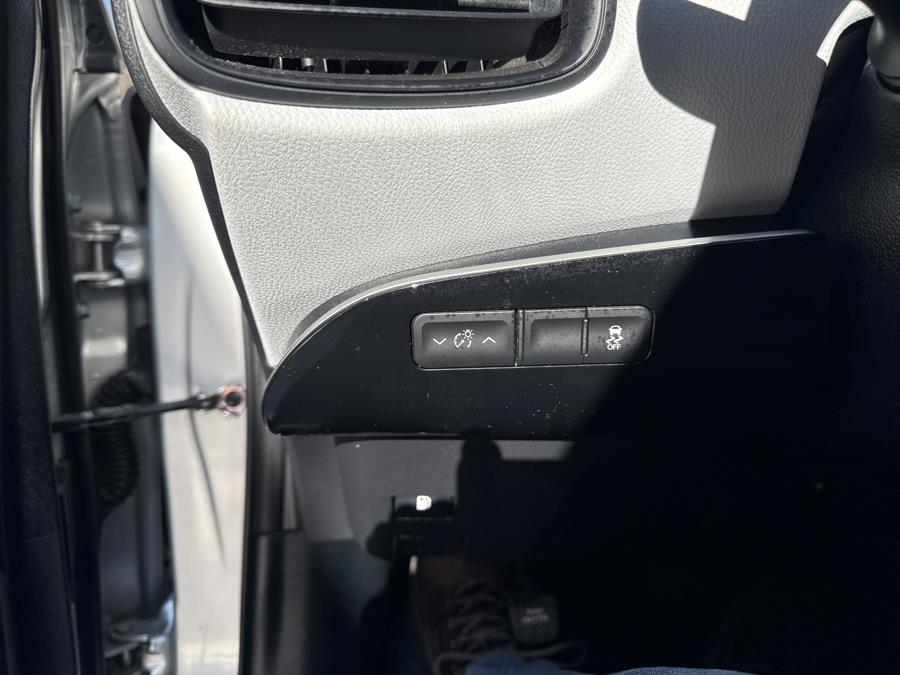 2016 Toyota Prius 5dr Hatchback Two photo