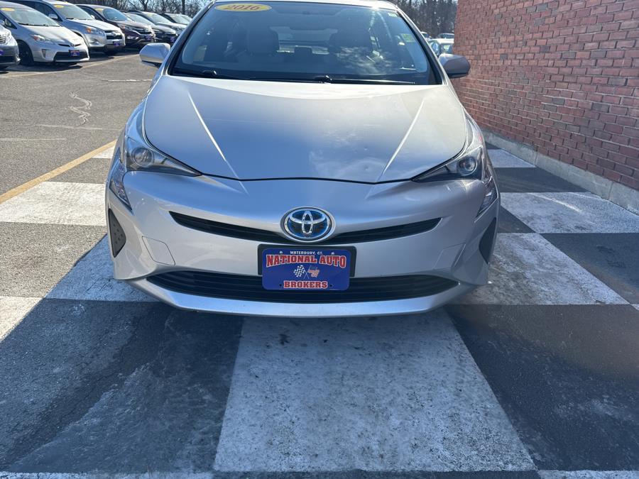2016 Toyota Prius 5dr Hatchback Two photo