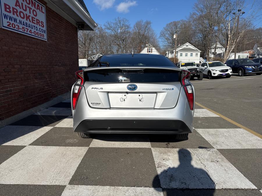 2016 Toyota Prius 5dr Hatchback Two photo