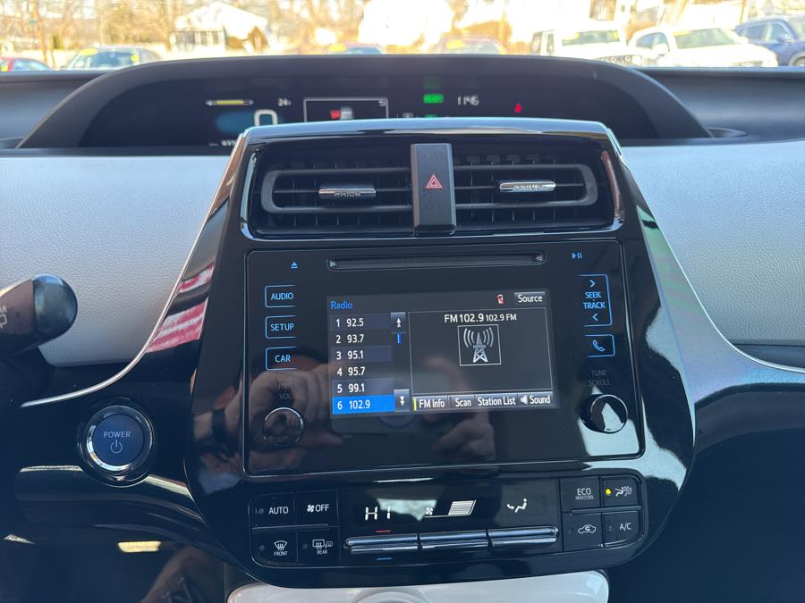 2016 Toyota Prius 5dr Hatchback Two photo
