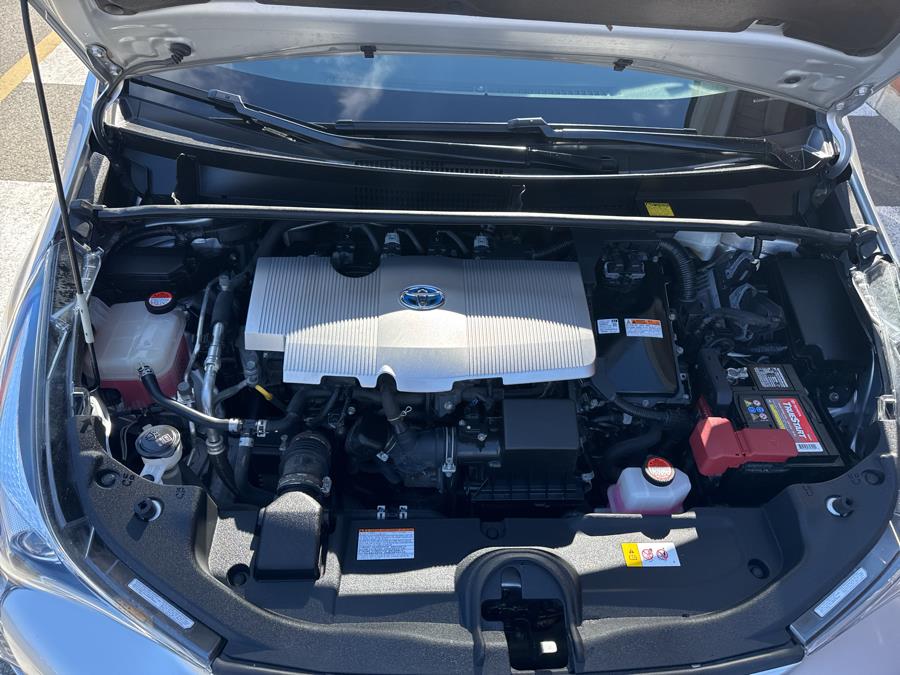 2016 Toyota Prius 5dr Hatchback Two photo