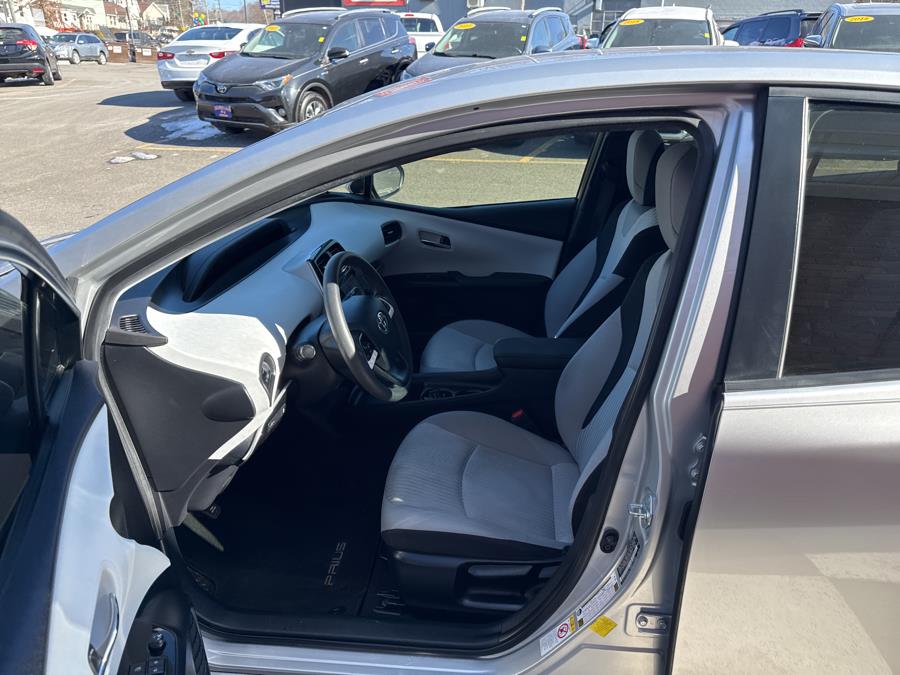 2016 Toyota Prius 5dr Hatchback Two photo