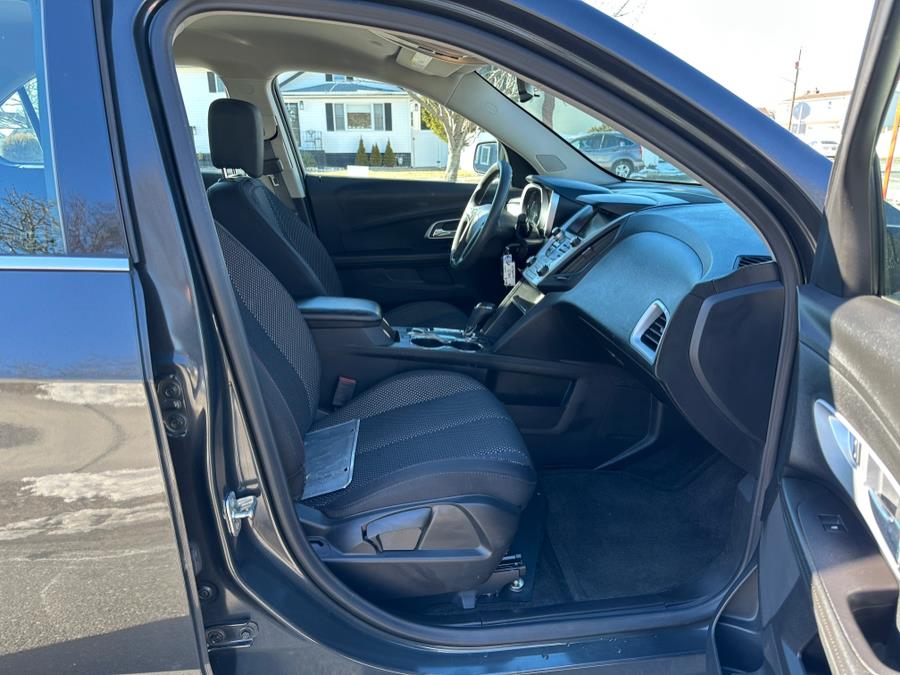2017 Chevrolet Equinox AWD 4dr LS photo