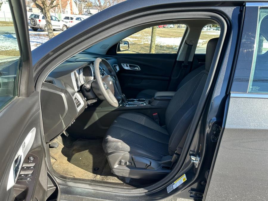 2017 Chevrolet Equinox AWD 4dr LS photo
