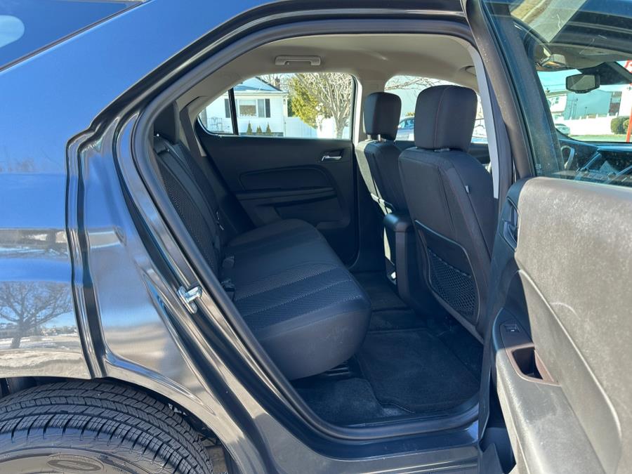 2017 Chevrolet Equinox AWD 4dr LS photo