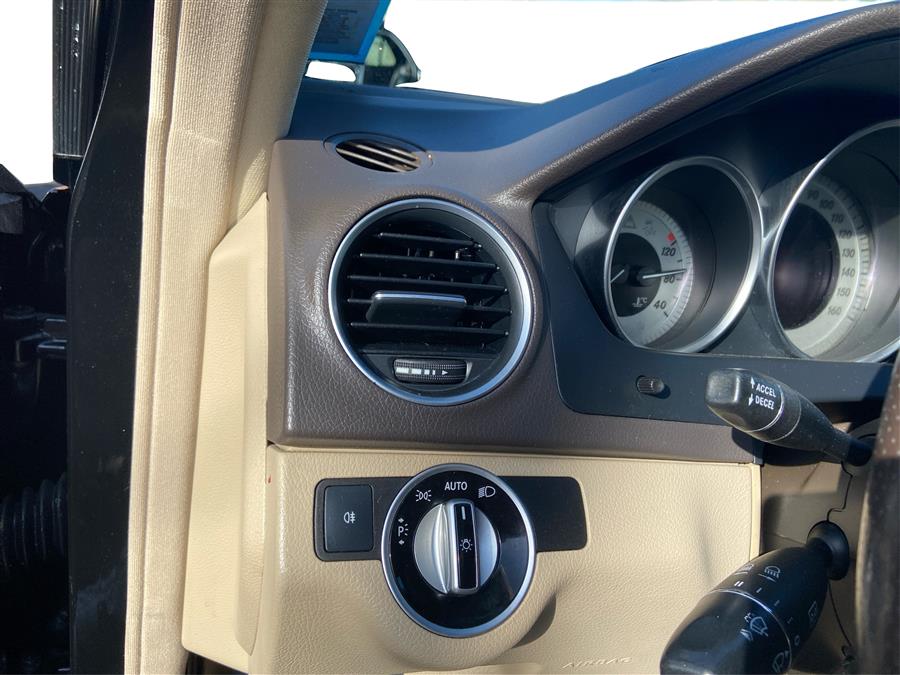 2012 Mercedes-Benz C-Class C300 4MATIC Luxury photo
