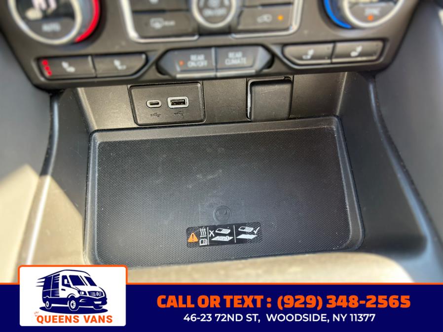 2023 Chevrolet Suburban 4WD 4dr LT photo