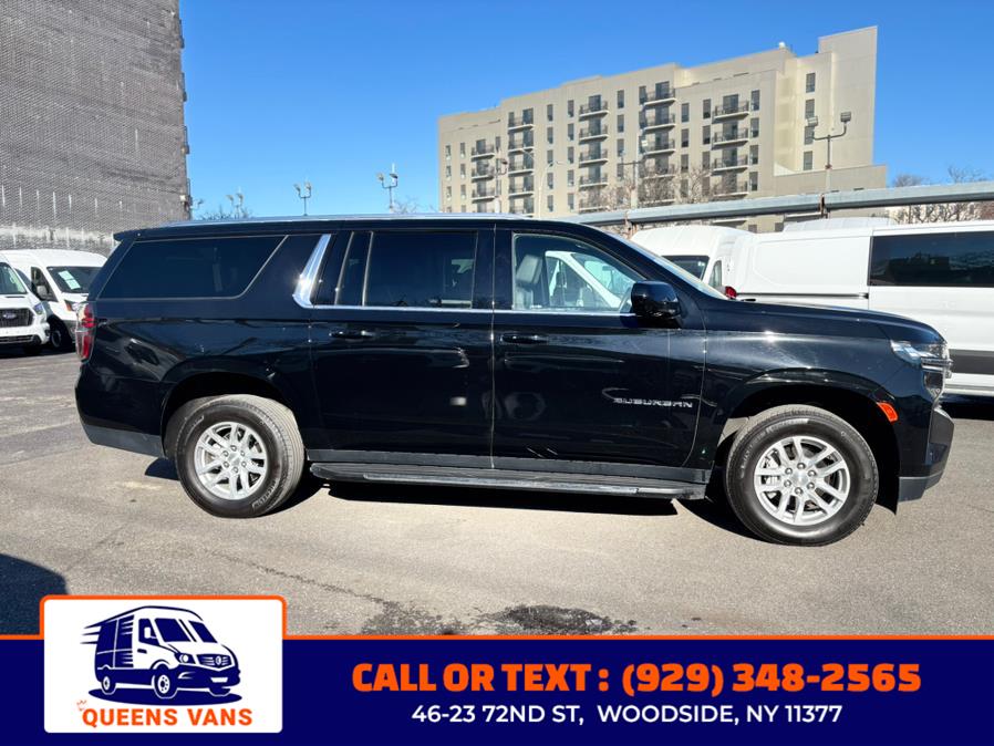 2023 Chevrolet Suburban 4WD 4dr LT photo