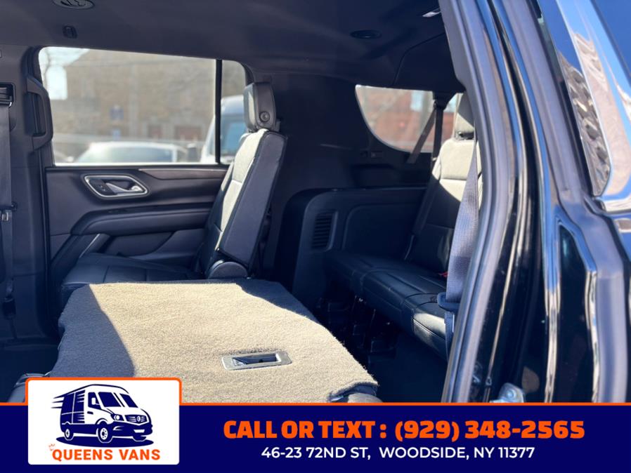2023 Chevrolet Suburban 4WD 4dr LT photo