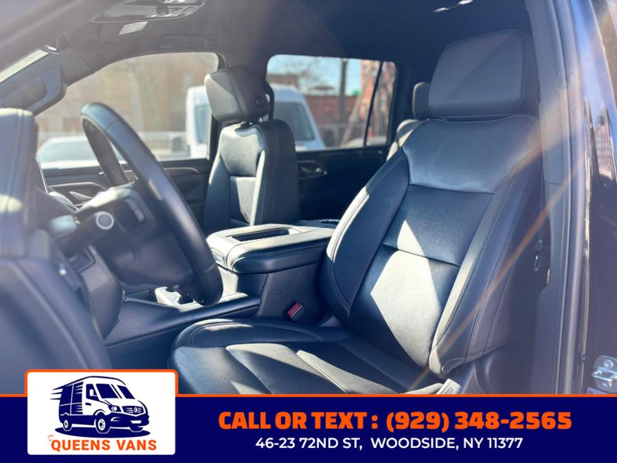 2023 Chevrolet Suburban 4WD 4dr LT photo