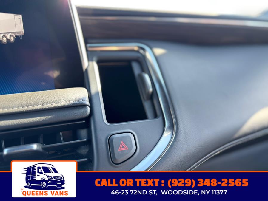 2023 Chevrolet Suburban 4WD 4dr LT photo
