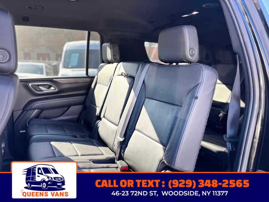 2023 Chevrolet Suburban 4WD 4dr LT photo