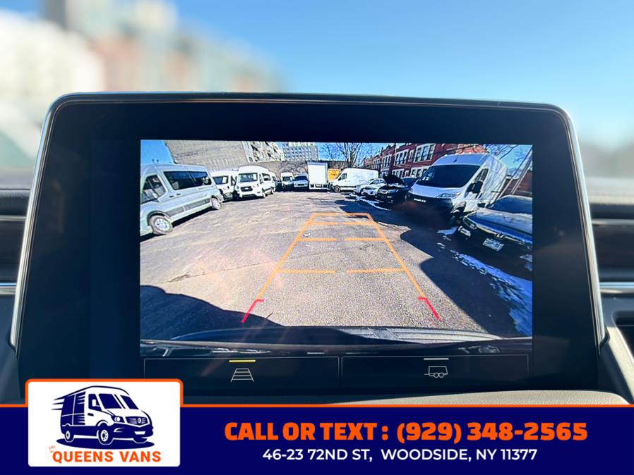 2023 Chevrolet Suburban 4WD 4dr LT photo