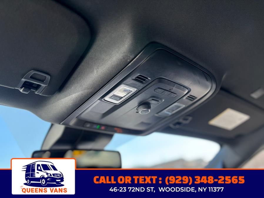 2023 Chevrolet Suburban 4WD 4dr LT photo