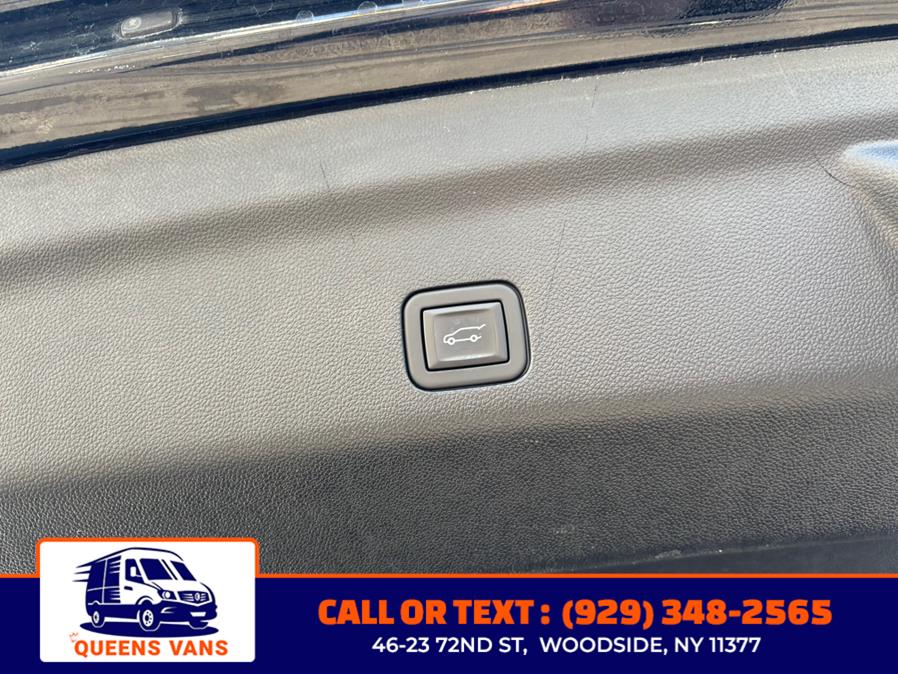 2023 Chevrolet Suburban 4WD 4dr LT photo