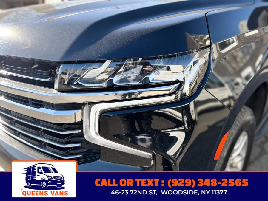 2023 Chevrolet Suburban 4WD 4dr LT photo