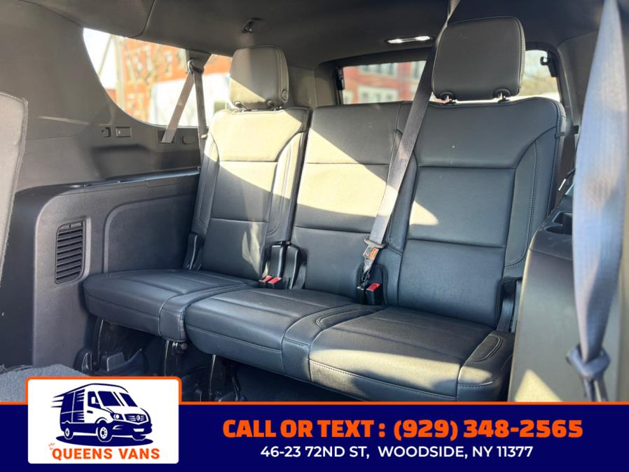 2023 Chevrolet Suburban 4WD 4dr LT photo