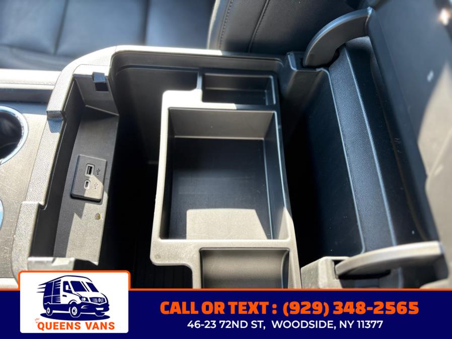 2023 Chevrolet Suburban 4WD 4dr LT photo