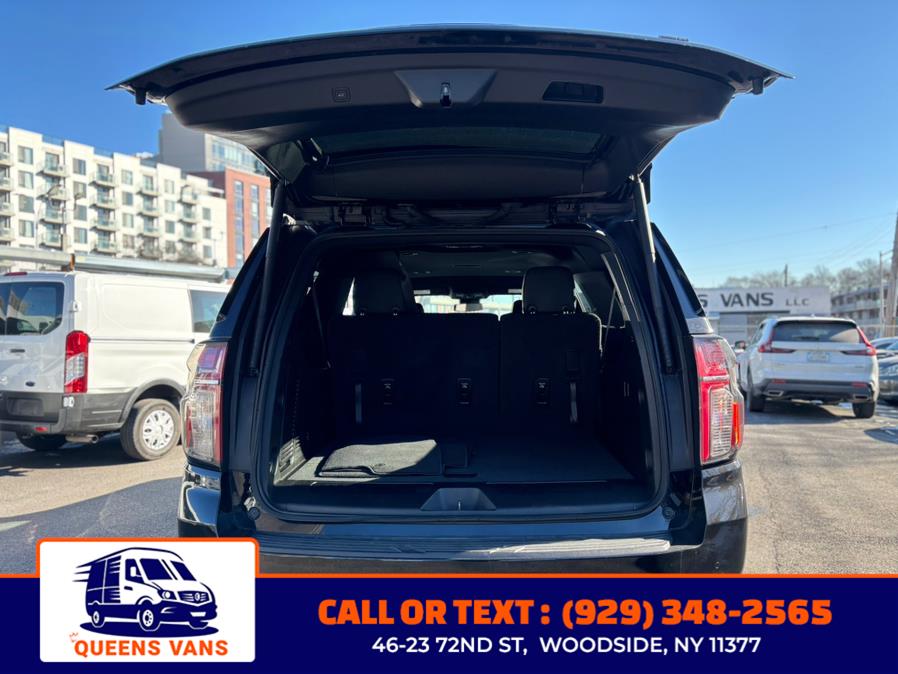 2023 Chevrolet Suburban 4WD 4dr LT photo