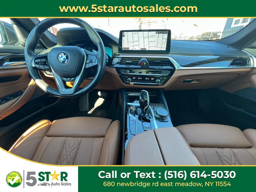 2021 BMW 5-Series 530i xDrive Sedan photo