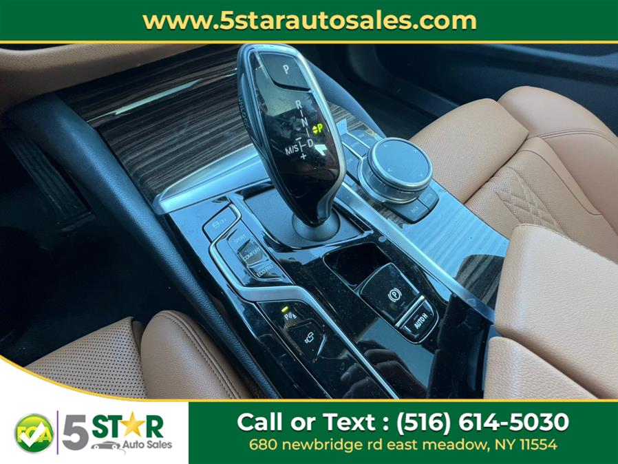 2021 BMW 5-Series 530i xDrive Sedan photo
