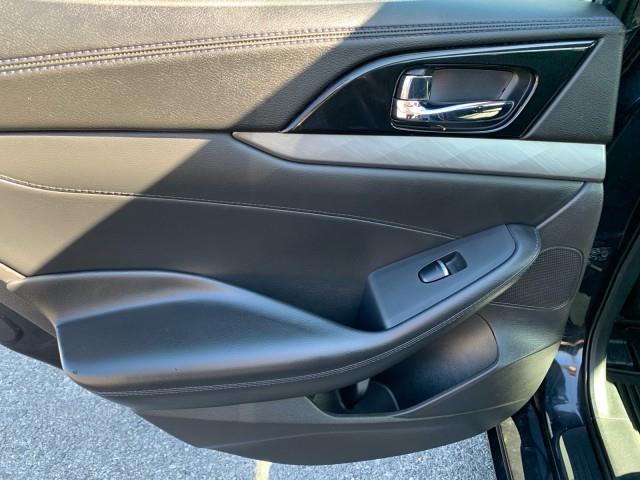 2017 Nissan Maxima Platinum photo