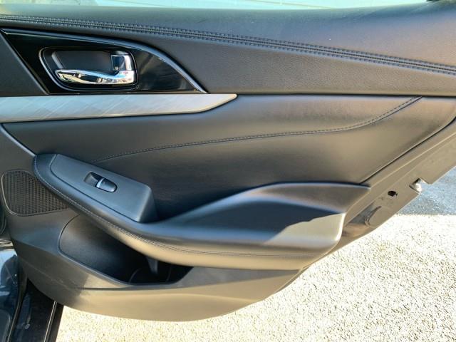 2017 Nissan Maxima Platinum photo