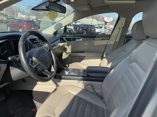 2017 Ford Fusion Energi SE Luxury photo