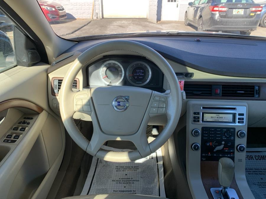 2010 Volvo XC70 3.2 photo