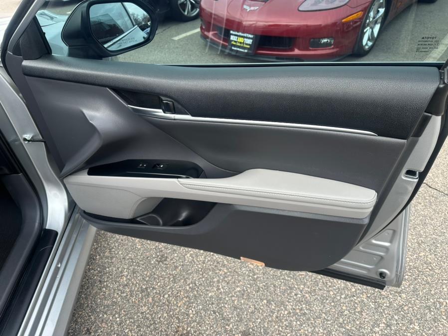 2020 Toyota Camry XLE Auto (Natl) photo