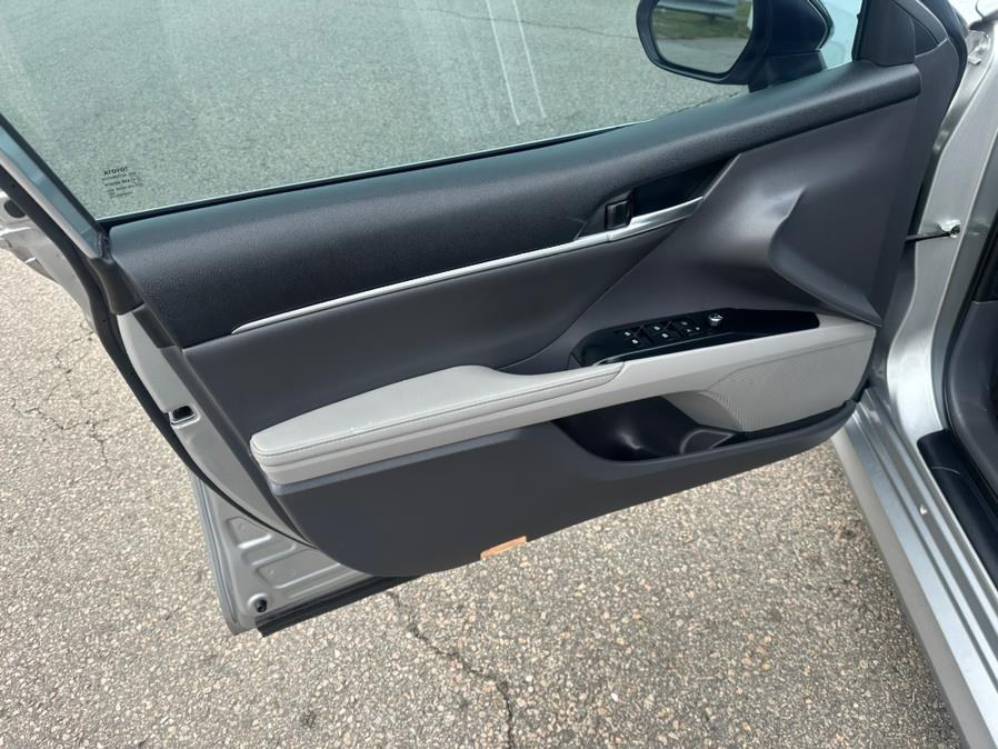 2020 Toyota Camry XLE Auto (Natl) photo