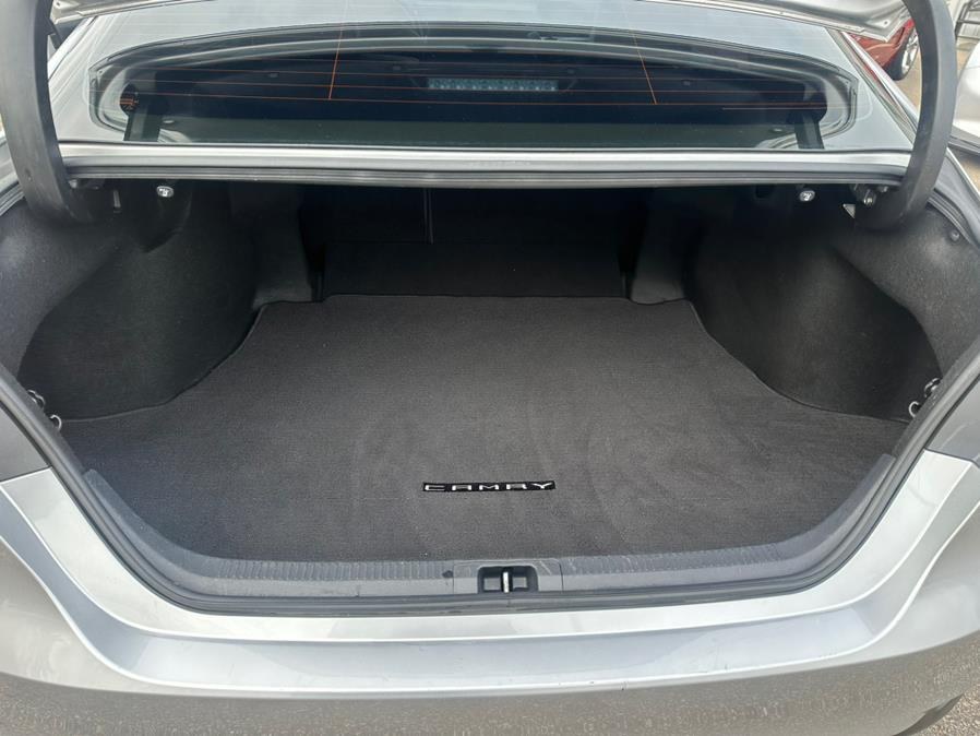 2020 Toyota Camry XLE Auto (Natl) photo