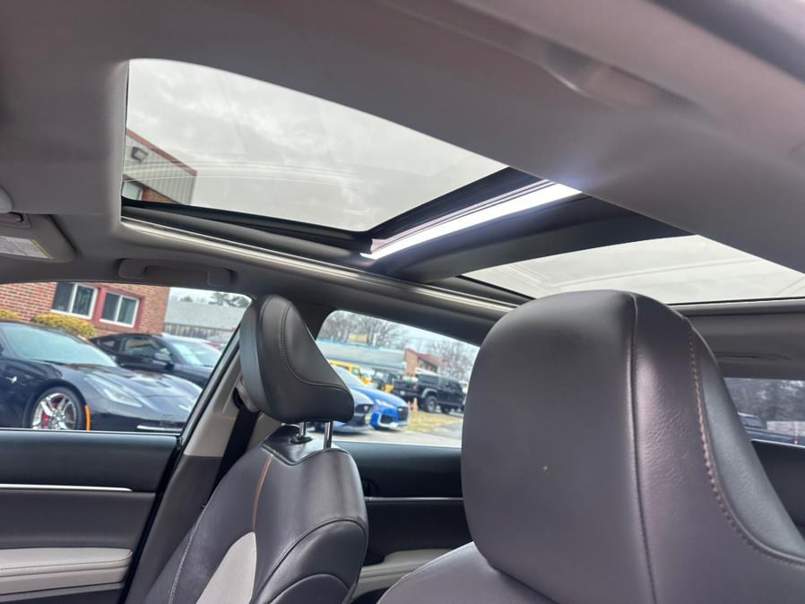 2020 Toyota Camry XLE Auto (Natl) photo