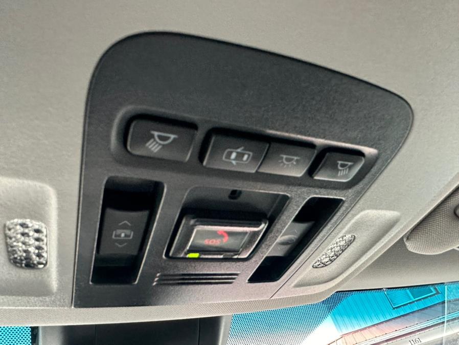 2020 Toyota Camry XLE Auto (Natl) photo