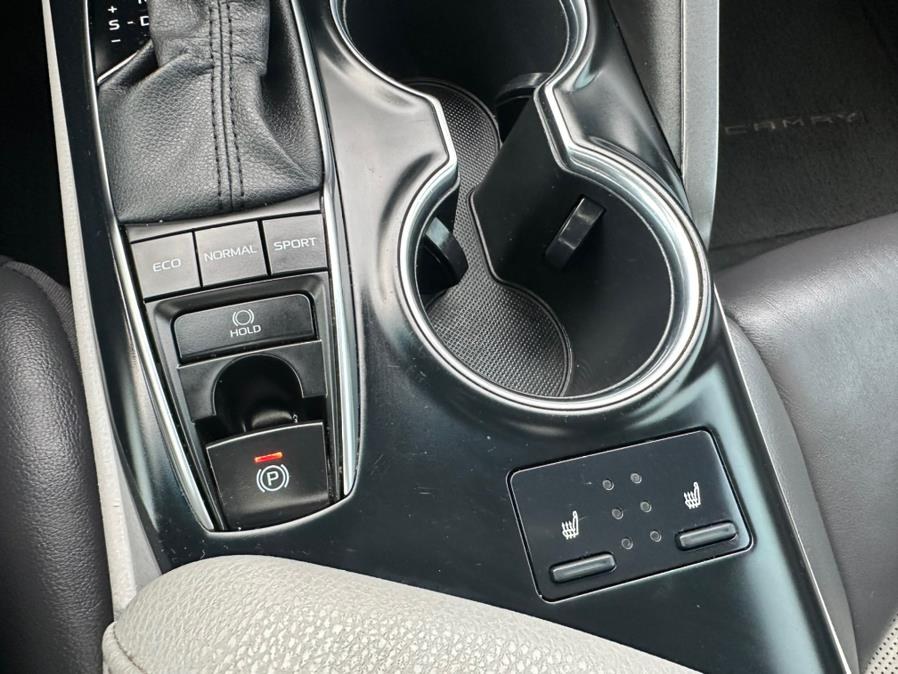2020 Toyota Camry XLE Auto (Natl) photo